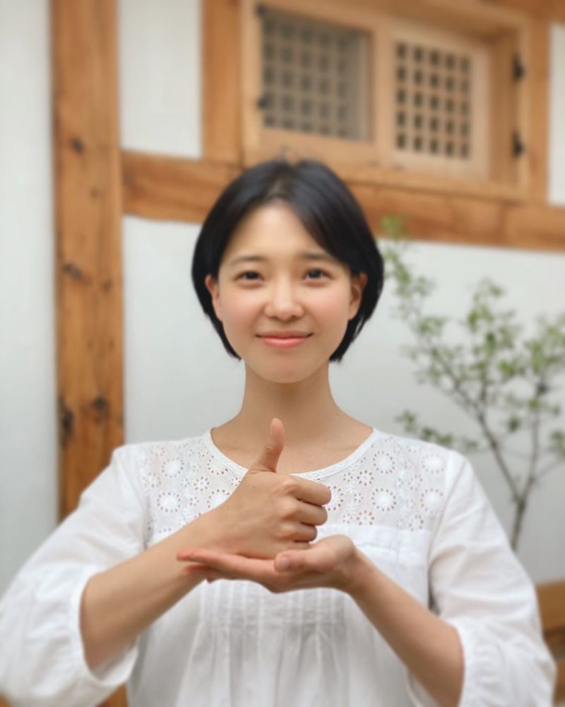 Actor Im Se-mi joined Thanks to the challenge after being named by Jung Si-a and Han Ye-ri.Im Se-mi wrote on her Instagram account on May 8, Hello, Im Se-mi, and still many medical staff are struggling with COVID-19.I will try to keep my mask and life away from their hard work so that they will not be in vain. I hope that safe and peaceful days will come soon for everyone.Thanks to the medical staff. Thank you, medical staff. Cheering, medical staff. Im Se-mi was a latecomer, pointing to musicals Actor Jung Sun-ah, Actor Lee Chung-ah and model rock Chae Eun.The picture shows Im Se-mi, who expresses respect in a sign language; Im Se-mi smiles at the camera.Im Se-mis innocent beauty in a pure white costume catches the eye.The fans who responded to the photos responded Thank you for your good influence, You are so beautiful and You have a good heart.delay stock