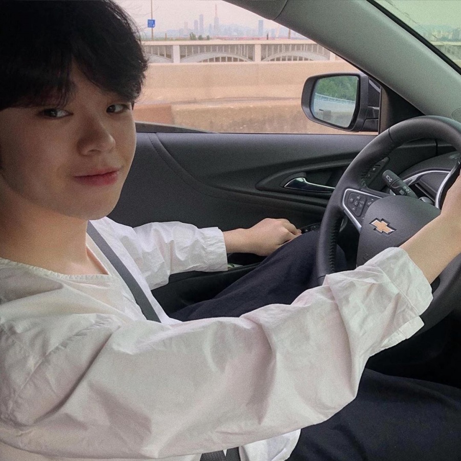 Rapper MC Gree (Kim Donghyun) is the talk of the town by uploading a driving certification shot.MC Gree (Kim Donghyun) posted a photo on her Instagram on Friday with a short phrase: Lets go.In the photo, MC Gree is staring at the camera at the wheel at a place presumed to be on the road.In particular, MC Gree, who had recently lost weight, showed his hot appearance with a smile and caught his eye.The netizens who watched this were surprised to see MC Gree, who was born in 1998 and was driving at the age of 23 this year, guessing that Kim Gu was a gift car for the vehicle that MC Gree was driving.Kim Gu has been known to have provided home and car to MC Gree through the YouTube channel MC Gree Gura in January.Kim Gu said, I gave it to the independence space because I had a little Indian ability, so I told him to write it to Donghyun (I gave it to him). I told him to do it before I went to the army, so I gave him a car.Kim Gu said, It is right for me to help India, he said. But if Donghyun has spent his money so far, he can buy a good car and buy a house.I have earned steadily from 10 to 11 years old to 20 years old, so I may have bought one officetel with that money.However, it is difficult to reveal all of these family circumstances. Confessions said that it is difficult to say all of them on the air because there is a personal history in the background of supporting MC Gree.MC Gree released a new song Power last month with a heartfelt heart for his father Kim Gu.