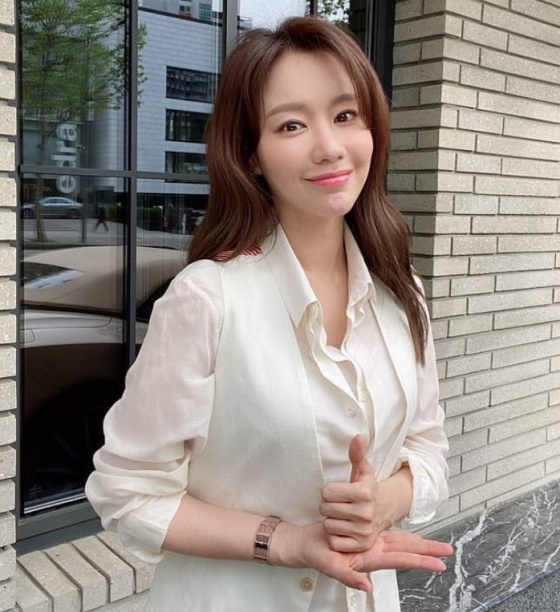 김아중, '덕분에 챌린지' 동참→정우성 지목