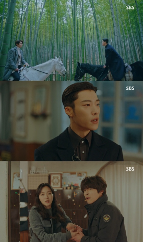 In The King: An Eternal Monarch, Lee Min-ho crossed parallel World with Woo Do-hwan.On SBSs Friday afternoon drama The King: Eternal Monarch, Lee Min-ho opened a parallel World and headed for South Korea with Joyoung (Woo Do-hwan).Joyoung arrived in South Korea and found Cho Eun-seop (Woo Do-hwan), who looked the same as himself; however, it was Jo Eun-seop who was more surprised to see Joyoung.Cho Eun-seop said, This is me, what are you like me?So Jung Tae-eul (Kim Go-eun) introduced Lee and Joyoung as Oh, there is a parallel World, people from the Korean Empire.