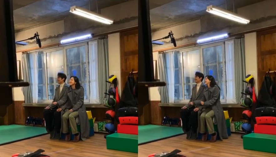 Actor Kim Go-eun encouraged the The King - Eternal Monarch shooter.On the 8th, Kim Go-eun posted a video on his Instagram account with an article entitled Todays King ~!!In the released video, Kim Go-eun is seen sitting side by side with Lee Min-ho, shaking himself, and the two smiling in the sun catch the eye.SBS Kimto Drama The King - Eternal Monarch starring Kim Go-in is broadcast every Friday and Saturday at 10 pm.Photo: Kim Go-eun Instagram