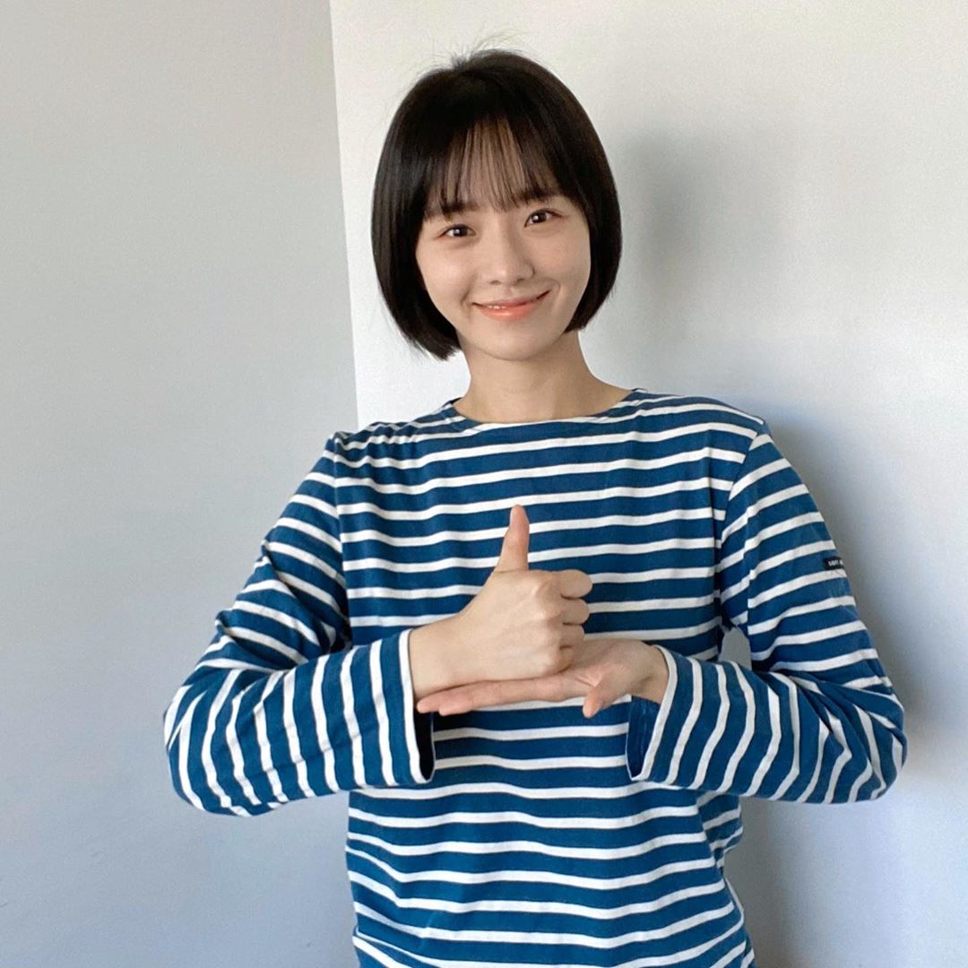 Actor Park Gyoo-yeong joins Lindsey Vonn thanks to Park Gyoo-yeong said on his 8th day, I will join the #Thanks to the challenge with the nomination of Actor Jung Gun-ju and Actor Kim Hee-jung.I sincerely respect and thank you to the medical staff who are working hard and hard on the hard days with Corona 19. Next, Actor Shin Ye-eun, Rabom Ahn Sol-bin, Actor Kang Gi-dong, please join us!# Thanks to the medical staff #Thanks to the challenge # Campaign and pointed to the next runner.Lindsey Vonn is a campaign to support medical staff who are present in the medical field to overcome the new corona virus infection (Corona 19).Park Gyoo-yeong in the public photo poses brightly with a thumbs-up against a white wall, with neat bob styling and a refreshing smile that captures the attention of the viewers.Park Gyoo-yeong appears in the TVN drama Psycho but Its OK, which airs in June.Photo: Park Gyoo-yeong Instagram