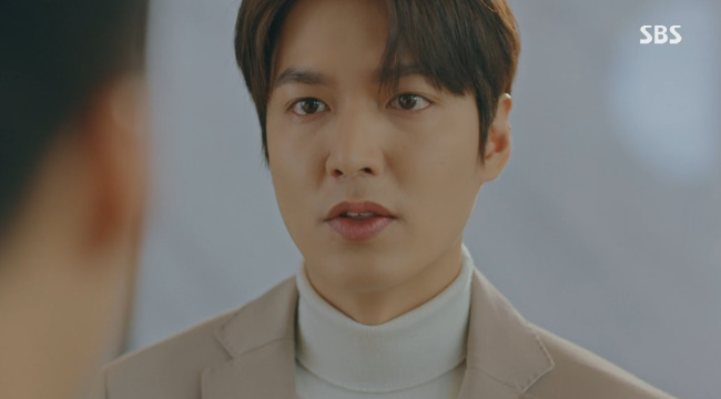 Lee Min-ho, who started the Confidential Assignment with Kim Go-eun, ordered Woo Do-hwan to shoot Lee Jung-jin.Lee Min-ho, who was featured on SBSs Friday drama The King: The Lord of Eternity (played by Kim Eun-sook/directed by Baek Sang-hoon and Jung Ji-hyun), was transferred to World South Korea along with Joyoung (Woo Do-hwan).Lee, who received the body inspection report from Lee Jung-jin (Jeon Mu-song), felt that Lee Jung-jin would come to find himself to find half of the food, and that he would be dangerous to Kim Go-eun.Jung Tae-eul asked South Koreas famous Kazunari Ninomiya (Jin Yong), who had the same face as Korean Empires scenic beauty, what would he do if he had a face like himself in another world?One of the original doppelgangers must die, said Kazunari Ninomiya. Thats the rule of the universe.Im confused when I have two things that I need to have. And Jung Tae-euls thoughts became complicated.Joyoung, waiting in the bamboo forest, stopped Egon.Joyoung told me that he was being deceived by the presence of Luna, who was being tracked by both gangsters and police, but Igon said, I want to confirm directly that I will not believe it.Its a start, and were going to another world. He took Joyoung to South Korea.Igon, who visited Jeong Tae-eun, said, How are you? Did you wait for me? I was a little scared. Maybe you want me not to come.However, Jung Tae-eul ran to the arms of Lee and expressed his mind.However, Jung Tae-eul was surprised to learn that Lee had brought him to Joyoung. Joyoung was embarrassed by World, which is completely different from Where is this place?Jung Tae-eul was concerned that two people with the same face encountered, recalling what he had heard from Kazunari Ninomiya.Lee was confident that he would not be easily caught, but Joyoung and Cho Eun-seop (Woo Do-hwan) met at the end of the speech.They were surprised and confronted each other with What are you? Joyoung pointed a gun at Cho Eun-seop, and Jung Tae-eun stopped Joyoung.Jeong Taeil ordered that he could go outside of Cho Eun-seop Bay during the day and Joyoung Bay at night in case of emergency.Joe Young, who was left alone with Joe Eun-seop, realized that he came to South Korea with a bad dream of Joe Eun-seop without preparing for life.Jung Tae-eun, who had a small date with Lee Gon, said, I wanted to ask as soon as I came, but I am a detective, but I have waited for him.In response to Lee s response to the question Did you get threatened, he realized that he could be in danger soon.Jung Tae-eun announced that the dome stadium in the Korean Empire was mentioned in the recording file related to the incident in Susa.When Igon heard the voice file, he worried that his situation could be dangerous. If I cover it, its really covered. Theres only two people in this world who know this.Im not supposed to mix two Worlds with each other, he said. Theyre already out of line, and I knew that, so what do we do?Im a South Korea police officer, so if you know anything, its all different.Lee handed over the body of Irim and informed him that the body was another person, and asked South Korea to find Irim.The two men have started to track what Irim has been up to in South Korea for 24 years.Igon informed Joyoung, who persuaded him to return to Korean Empire, that Irim was alive and crossing the dimensions like himself.Egon, who proved that time stops every time Irim crosses the dimension, said, He and I have been divided. If I take it away, he becomes the only person to open the two World doors.Then there is no World on that side. You must shoot him as soon as you see him. It is a wild name. Lee Ha-na