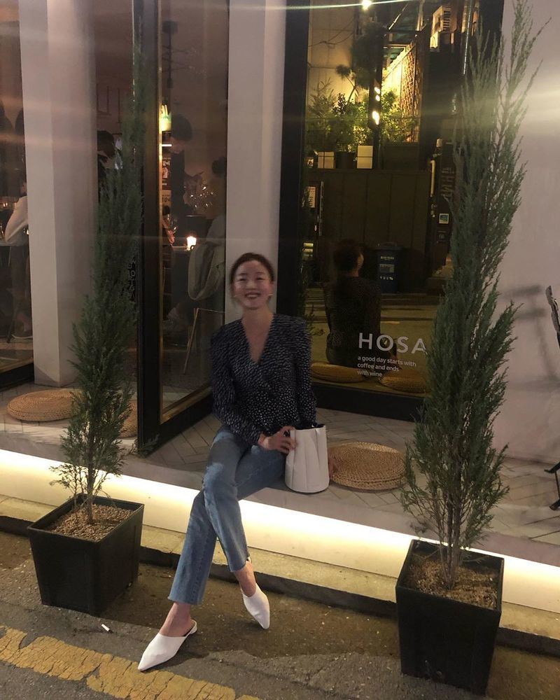 Actor Han Sun-hwa from the group The Secret shared a clean routine.Han Sun-hwa posted several photos on May 9 on his personal Instagram.In the photo, Han Sun-hwa enjoys a relaxed routine in the cafe, with a lovely smile that beams brightly towards the camera making you feel good.Especially, the eyes are focused on the pure white skin and pure beauty.park jung-min