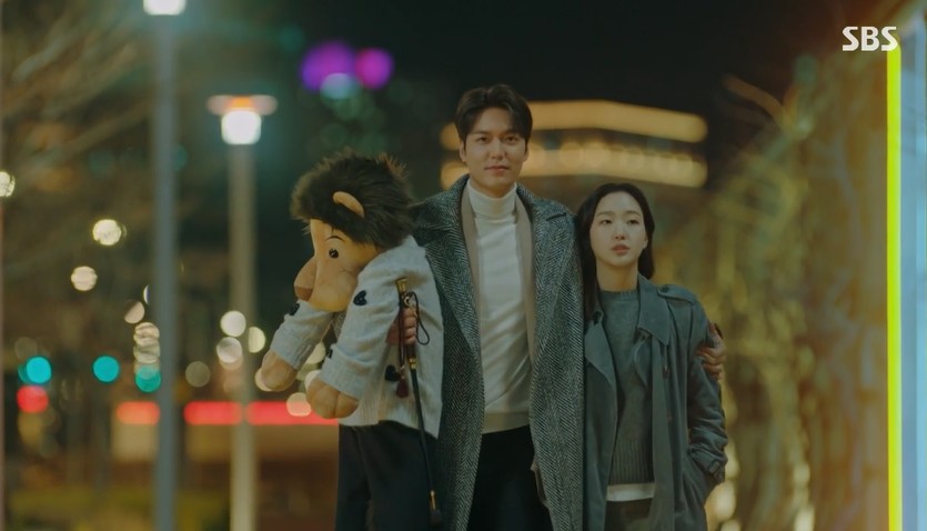 Kim Go-eun and Lee Min-ho meet again in South KoreaIn SBS The King: Lord of Eternity broadcast on the 9th, Lee Min-ho was shown crossing the door of the parallel world to meet Kim Go-eun.Another purpose of Lee Gon is to catch Lee Lim (Lee Jung Jin).As a result, Confidential Assignment has begun to correct the two worlds that have been wrong, Lee said to Tae-eul, Do not tell me not to come, do not tell me not to go.Q. Lee Min-ho X Kim Go-eun romance, is that right?A. You can expect this one. Egon went over the parallel World door again and found South Korea.I smiled when I was holding my face in my arms with a gruff face.Two of the main characters are attached, and the development is accelerated.Taeul suggested Confidential Assignment to Leeon, saying that South Korea and the two Worlds of the Korean Empire were starting to break.Igon announced that the enemy is alive and that he has been trying to make a new role for the past 24 years.The decisive lines that thrill the audience and the audience are also burst at this point.Youll do two things to me, dont tell me not to come. Dont tell me not to go.I dont think Ill live if you say it, either way. Im asking you not to get tired.Q. The King, 7 times, is it honestly recommended?A. Recommended to laugh and enjoy.In the end, in order for The King to fly again, the main Kahaani should be developed, but there was a little bit of support because the story was dispersed in many ways by dealing with parallel worlds.This time, the story was finally merged and the comic Episode was developed when Egon and Joyoung came to South Korea.The first time Joyoung and Eun-seop met the same face. Eun-seop, who had denied parallel world, fainted when he saw Joyoung.When I woke up, I said, I did not know, but I have a little. So Joyoung, who is serious about everything, said, Did not you really know?I will keep you informed around me. He laughed at his belly button.Q. The King of Passion, can it rebound?A. I see the possibility. The lack of the King slump was not surprising when this drama was downgraded from the very beginning.However, The King has reached 8.6% of the shocking report card in the aftermath of TVN Shishi Sekisui broadcast without any new rebound.As much as dealing with parallel world, The King started with the weakness of high entry barriers, but it is Kim Eun-sooks power to solve unfamiliar materials without difficulty.The problem is that the organs are not being properly demonstrated in The King.The main romance of the play is raging without any background explanation, and the controversy of the series has created negative public opinion.Nevertheless, the encouraging thing is that the emotions of the two protagonists who have made romance have finally been neatly arranged.We put Luna in here with a face like Taeul, adding richness in Kahaanis aspect. The Kings rebound, its a little more to watch.