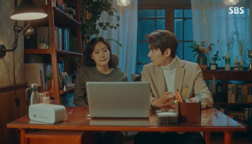Kim Go-eun and Lee Min-ho meet again in South KoreaIn SBS The King: Lord of Eternity broadcast on the 9th, Lee Min-ho was shown crossing the door of the parallel world to meet Kim Go-eun.Another purpose of Lee Gon is to catch Lee Lim (Lee Jung Jin).As a result, Confidential Assignment has begun to correct the two worlds that have been wrong, Lee said to Tae-eul, Do not tell me not to come, do not tell me not to go.Q. Lee Min-ho X Kim Go-eun romance, is that right?A. You can expect this one. Egon went over the parallel World door again and found South Korea.I smiled when I was holding my face in my arms with a gruff face.Two of the main characters are attached, and the development is accelerated.Taeul suggested Confidential Assignment to Leeon, saying that South Korea and the two Worlds of the Korean Empire were starting to break.Igon announced that the enemy is alive and that he has been trying to make a new role for the past 24 years.The decisive lines that thrill the audience and the audience are also burst at this point.Youll do two things to me, dont tell me not to come. Dont tell me not to go.I dont think Ill live if you say it, either way. Im asking you not to get tired.Q. The King, 7 times, is it honestly recommended?A. Recommended to laugh and enjoy.In the end, in order for The King to fly again, the main Kahaani should be developed, but there was a little bit of support because the story was dispersed in many ways by dealing with parallel worlds.This time, the story was finally merged and the comic Episode was developed when Egon and Joyoung came to South Korea.The first time Joyoung and Eun-seop met the same face. Eun-seop, who had denied parallel world, fainted when he saw Joyoung.When I woke up, I said, I did not know, but I have a little. So Joyoung, who is serious about everything, said, Did not you really know?I will keep you informed around me. He laughed at his belly button.Q. The King of Passion, can it rebound?A. I see the possibility. The lack of the King slump was not surprising when this drama was downgraded from the very beginning.However, The King has reached 8.6% of the shocking report card in the aftermath of TVN Shishi Sekisui broadcast without any new rebound.As much as dealing with parallel world, The King started with the weakness of high entry barriers, but it is Kim Eun-sooks power to solve unfamiliar materials without difficulty.The problem is that the organs are not being properly demonstrated in The King.The main romance of the play is raging without any background explanation, and the controversy of the series has created negative public opinion.Nevertheless, the encouraging thing is that the emotions of the two protagonists who have made romance have finally been neatly arranged.We put Luna in here with a face like Taeul, adding richness in Kahaanis aspect. The Kings rebound, its a little more to watch.