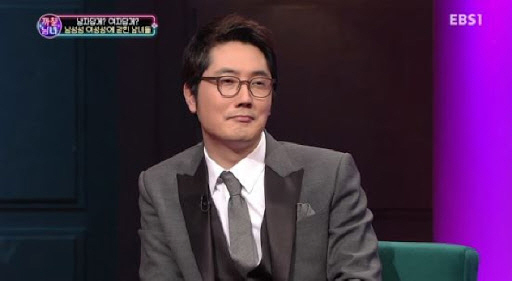MBC 라디오 표준FM <싱글벙글쇼> 새 DJ로 발탁됐던 시사평론가 정영진이 과거 여성혐오 발언 이력으로 하차했다. EBS 제공