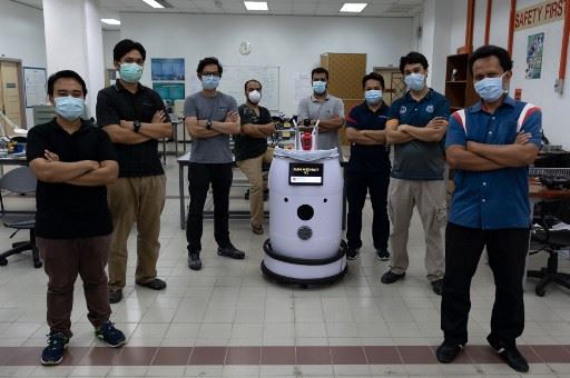 말레이시아 국제이슬람대학 과학자들이 만든 코로나19 환자 점검 로봇 메디봇. 쿠알라룸푸르=AFP 연합뉴스