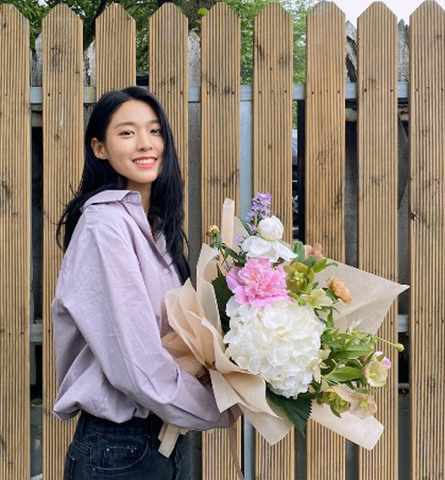Girl group AOA member Seolhyun participated in the bouquet challenge.Seolhyun posted photos and videos on his SNS on the 10th, # Korea Flower Farming # Bouquet Challenge # Flower is powerful # Corona 19 # Flower Farming # Please join us.In the open photo, Seolhyun poses with a bouquet of flowers with fresh beautiful looks.The netizens who saw this showed various reactions such as flower is talking, It is so beautiful and Seolhyun sister is so cold.On the other hand, Seolhyun confirmed his appearance on the cable channel tvN day and night scheduled to air this year.