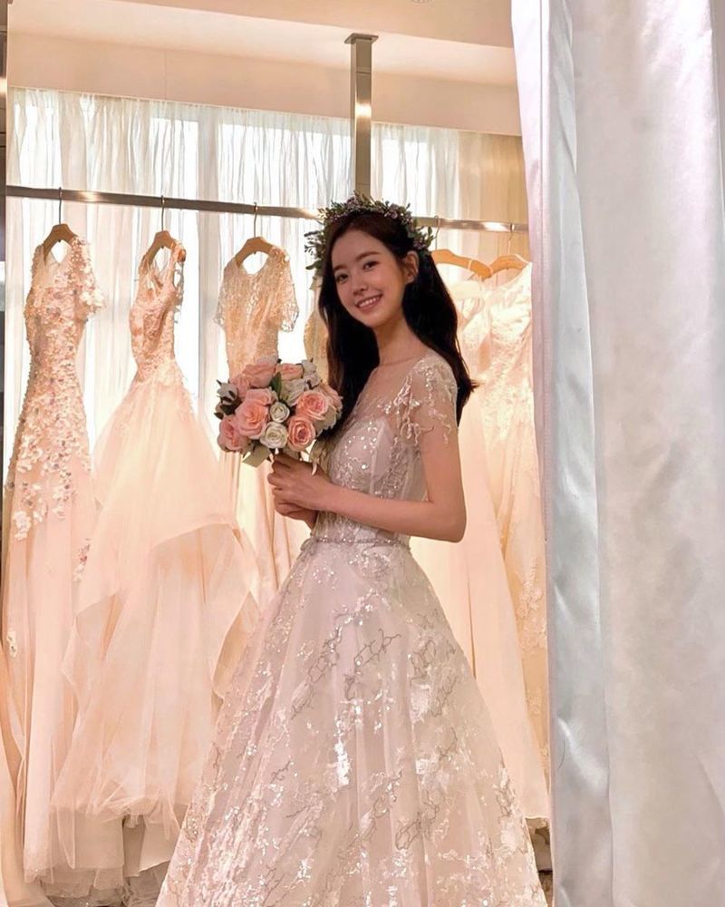 Actor Jin Se-yeon reveals the shape of Wedding DressJin Se-yeon posted two photos on his Instagram on May 12.In the open photo, Jin Se-yeon is laughing brightly in a Wedding Dress.Jin Se-yeons innocent features and lovely atmosphere catch the eye.The netizens who watched the photos responded It is so beautiful and It is a goddess.On the other hand, Jin Se-yeon is in the midst of playing the role of Jung Ha-eun and Jeong Sa-bin in KBS2 Wolhwa Drama Born Again (director Jin Hyung-wook, Lee Hyun-seok/playplayplayed Jeong Su-mi).Park Eun-hae