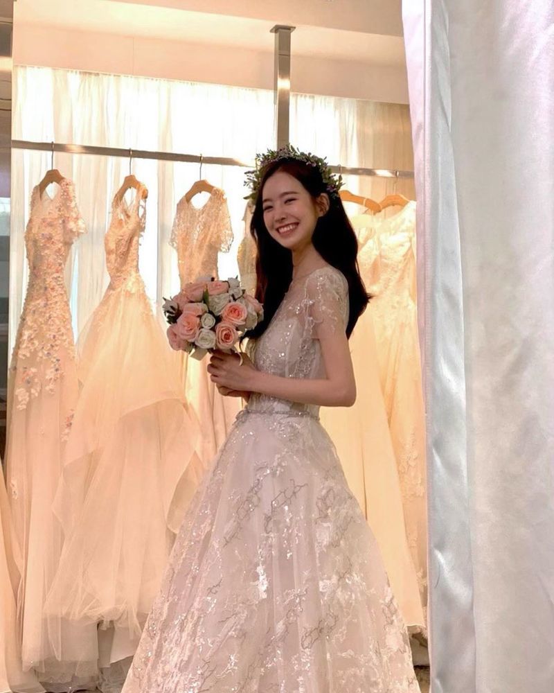 Actor Jin Se-yeon reveals the shape of Wedding DressJin Se-yeon posted two photos on his Instagram on May 12.In the open photo, Jin Se-yeon is laughing brightly in a Wedding Dress.Jin Se-yeons innocent features and lovely atmosphere catch the eye.The netizens who watched the photos responded It is so beautiful and It is a goddess.On the other hand, Jin Se-yeon is in the midst of playing the role of Jung Ha-eun and Jeong Sa-bin in KBS2 Wolhwa Drama Born Again (director Jin Hyung-wook, Lee Hyun-seok/playplayplayed Jeong Su-mi).Park Eun-hae