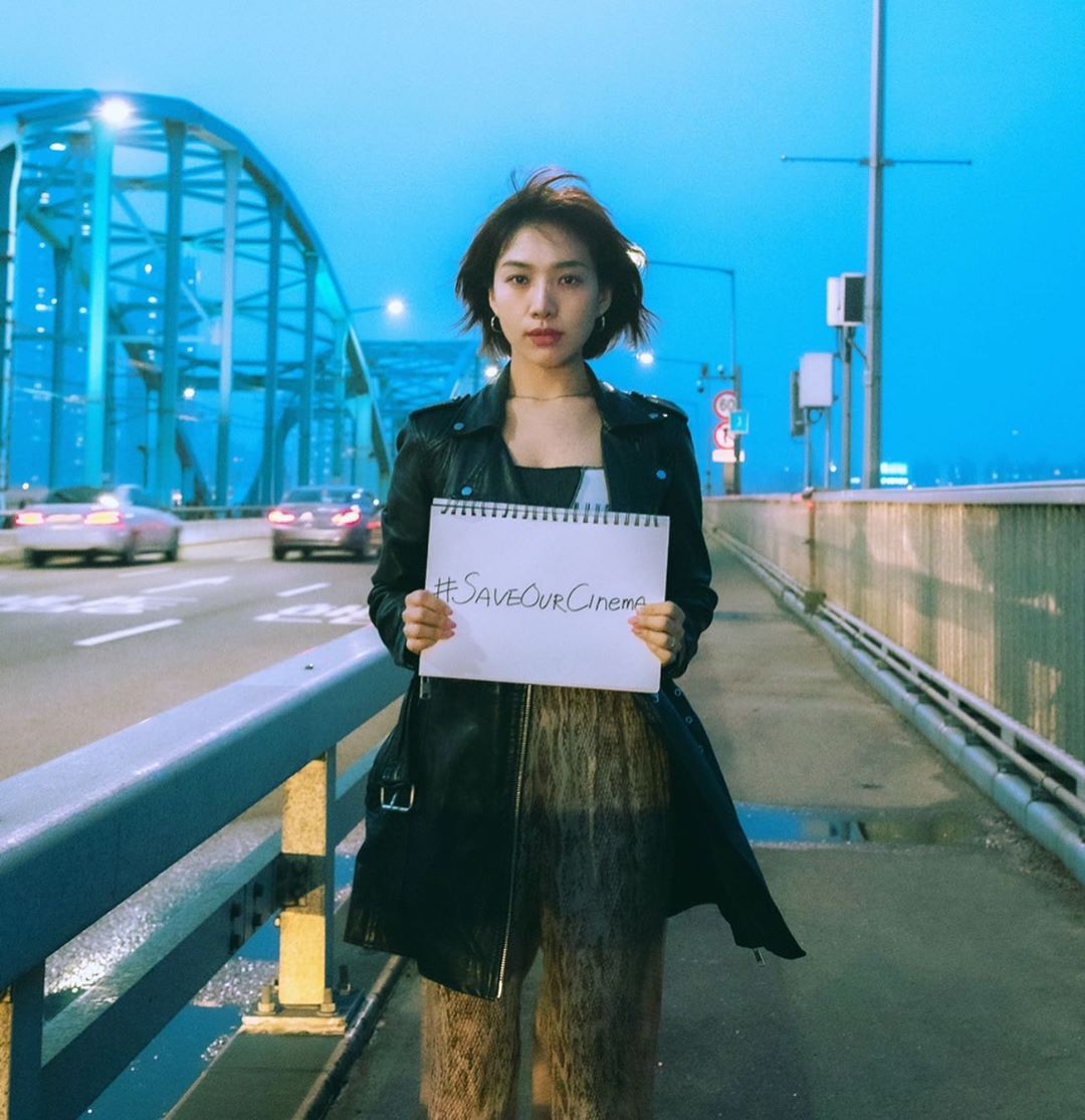 Actor Choi Hee-seo wrote a letter to join the Challenge Vonn, which Cheering the Independent Arts and Film Theater.On the 12th, Choi Hee-seo wrote in his instagram: The former Worlds small, precious cinemas, which are not accessible to the audience due to Corona 19, are in Danger where they will close.The independent art cinema in our country is no exception, but it is a long article that begins with 100 years of Korean movies, Cheering our love and pride movie theaters.I took a picture and wrote a letter with the heart of Cheering the Independent Arts Theater.The letter specialization is published in brunch 12, so many people read it and please goong yo. Choi Hee-seo said, I will write a letter even if it is a little strange.I will try movies that were easy to approach, and Confessions that are not easy for movie theaters.Thank you to the Dear Independent Arts and Film Center, which has given me inspiration and love for the past 15 years. He said, In 2020, wake up from Danger of the disease that hit World, and be my daily life again.Save Our Cinema for Cinema Saves Us and said, I point to Actor Lee Je-hoon as the next runner to continue the Independent Arts Theater Challenge. The netizens said, I will try to participate in this good activity.I have to keep watching independent movies,  Thank you for keeping this Challenge Vonn authentic,  Every single article comes.I am glad to know the meaningful challenge Lindsey Vonn Independent films have been particularly hit hard, with the film industry having a hard time ever since the Corona 19 (a new Coronavirus infection).In order to revitalize the consumption of stagnant cinemas, #Independent Arts Theater Challenge Vonn is on the way, with memories of art and art cinemas Gong Yoo.The #SaveOurCinema campaign to sponsor independent art films will be held for 100 days from May 6, and funding will be held for the sponsorship of ordinary audiences.Ive been receiving a lot of comfort from independent art cinemas since I was 20 years old.In 2005, I went to Seoul Art Cinema (formerly the Lowerwood Theater) in Paradise for the first time in my life and saw The Hitchhikers Guide to the Galaxy (2005), a guide for hitchhikers traveling through the galaxy, and I dreamed that I wanted to appear in a movie.The art movie itself was a god like Eun Ha-su to me, but what was even more surprising was the five senses that the theater gave me.I was completely fascinated by the touch of the squeaky red chair, the smell of the damp wood on the theater wall, not the smell of popcorn, and the silence of the audience, which did not hear the sound of picking bottled water bottles.(State)I have only recently seen Janne Dilman 23 quai du commerce 1080 bruxelles (1975) in all the movies I have seen, and the cameras gaze toward a woman is more honest and persistent than any other movie, and it was a film shock that really hit the back of the head.(State)I think, thanks to the independent art theater, there was really a movie like that.One day, I saw the movie Watchman (2011) at Art House Momo and fell completely into the main actor Actor Lee Je-hoon.For months after that, I was spreading my mouth dry, Im going to be Acting with Lee Je-hoon!Although I was a new actor who had been shooting student short films all the time, I think the dream is a big thing.Who knew I would really meet Lee Je-hoon on the scene in six years, and it was really a movie, and I filmed with him.In 2020, 10 years after that, Im still crazy about movies.Im still into independent art films, and Im so grateful that for the last 10 years, Ive been doing what Im crazy about.What can I do now in a movie theater in Danger, which I have done as a business, a joy before the movie is a means of life?I will write a letter even if it is a little strange.I will try movies that were easy to approach, and Confessions that are not easy for movie theaters.to a dear independent art cinema that has given me generous inspiration and love for the last 15 years. Thank you.Photo Choi Hee-seo SNS, citing brunch from Choi Hee-seo
