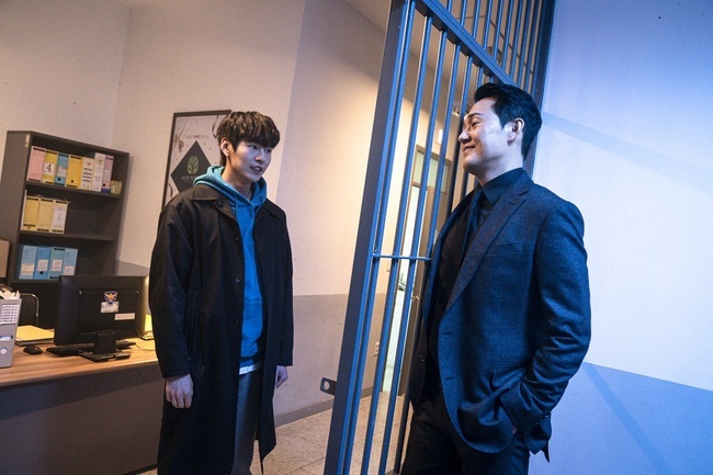 Lugal has released a shooting scene of passion to shine until the end.OCN TOILs original Lugal (directed by Kang Cheol-woo, Dohyeon, Planning Studio Dragon, and Produced Liyen Entertainment), which left only two episodes to the end, released a behind-the-scenes cut of Hot Summer Days Actors on May 13th, disassembled into Hero and Billen.In the last broadcast, River example (Choi Jin-hyuk Boone) learned all the truth about the Lugal project.Director Kim Min-Sang Boone conducted an inhuman experiment in the early Rugal period in the name of realizing justice, and surprisingly, the first subject was Hwang Deuk-gu (Park Sung-woong).River example found it difficult to understand all of this and was angry at Choi Geun-cheol, who even hurt his wife to make him a human weapon.When the River example was psychologically shaken, the sword of artificial eyes began again, and the artificial eyes encroached on him, ordering him to harm innocent colleagues and people.River example, who went to the brink of his life and ran revenge one by one.The Rugal members tried to persuade them without giving up such a River sample, and the River sample made a choice to pull the chips on their backs and stop artificial eyes to protect their real appearance and colleagues.The behind-the-scenes footage of Actors, which has increased its immersion with hot Hot Summer Days, was captured, with the crisis-hit River example, Rugal and repeated reversals adding to the curiosity about the last story.In the open photo, Rugal Actors is all working on shooting with a bright smile.From Choi Jin-hyuk, who has saved the remady of the curved River example from detailed emotional lines and action, to Park Sung-woong, who depicts the new Billen with his unique aura and acting power, Jo Dong-hyuk, who led the Rugal members with strong and rough charm, and Jeong He-In, who wrote the Legend of the female warrior, Han Ji-wan, who attracted the characters full of charm, Kim Min-Sang, who completed the core remady of Rugal, and Park Sun-ho, who captivated viewers with his energetic performance and warmth, the synergy of Actors, who painted various characters in a unique way, was the driving force of Rugal.As the confrontation was divided into good and evil, Choi Jin-hyuk and Park Sung-woong and other Actors actions attracted those who saw it as a rich attraction.Especially, Rugals team chemistry, which is getting more and more water, gave a glimpse of the relationship between the characters.Choi Jin-hyuk, Jo Dong-hyuk, Jin He-In, Kim Min-Sang, and Park Sun-ho, who do not stop laughing when they are together in the public photos, attract attention.Argos, who fought a trembling war with endless attacks on each other, also shows a reversal chemistry.Park Sung-woong, who foresaw the bloody Billen until the end, as well as Han Ji-wan, Kim In-woo (Choi Yong-ro) and Yoo Ji-yeon (Jang Madam Station) make the viewers feel good.Their Legend Breathing is expected to complete an intense final session.The Lugal crew said, All actors, including Choi Jin-hyuk, Park Sung-woong, Jo Dong-hyuk, Jin He-In, Han Ji-wan, Kim Min-Sang and Park Sun-ho, have been enthusiastic about the shooting scene.I was able to run to the end because I did not buy their bodies, he said. In the remaining two episodes, the most impactful event takes place.I want you to look forward to the last story of Lugal and the Hot Summer Days of Actors.pear hyo-ju