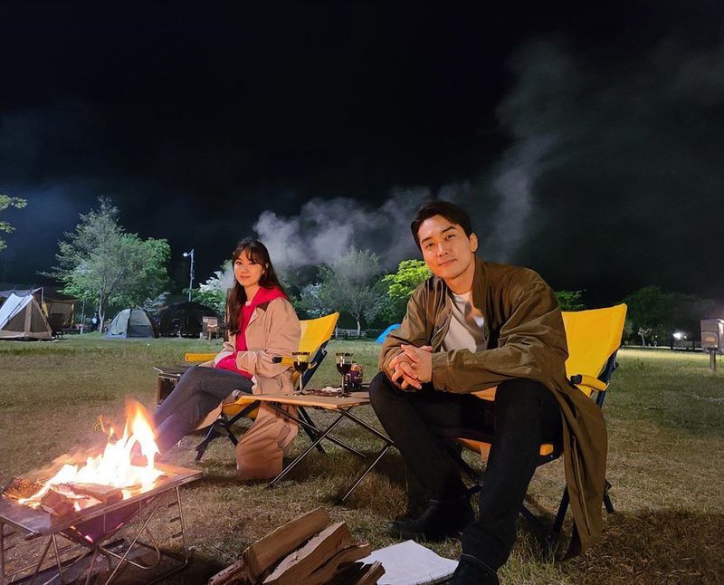 Song Seung-heon shares a warm two-shot with Seo Ji-hyeActor Song Seung-heonn posted a picture on his Instagram on May 14 with the phrase MBC drama I want to eat with you.In the photo, Song Seung-heonn sits in a camping chair and looks at the camera, the pair showing off their visuals from a distance and thrilling fans.han jung-won