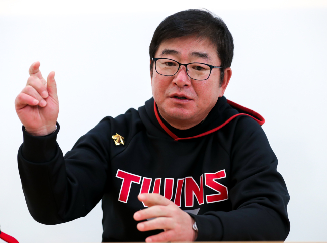 LG mound, which lost its main finish and met the variable Doubleheader, is going to adjust.LG coach Ryu Jung-il said on the 16th that he met with reporters before the first Doubleheader game of the season with Help at the Seoul Jamsil-dong baseball field on the 16th.LG was suddenly depressed by the operation of Ko Woo Seok, who had been in the finals of the season.Ko Woo Seok felt pain in his left knee while unwinding from the bullpen at the end of SK on the 14th.On the 15th, MRI (magnetic resonance imaging) test showed that he was diagnosed with cartilage damage in the inner half of his left knee and will undergo surgery at Seoul Samsung Medical Center on the 18th.Even if we recover quickly, well have to see it for two months, Ryu said. Well have to see the situation again on Monday.LG is currently in the second group of bullpen resources, Kim Dae-hyun, and Song Eun-bum, who was a starting resource, was also changed to bullpen again due to sluggish early.In addition, as Kyonggi was canceled due to rain on the 15th and turned into Doubleheader on the 16th, two starters are exhausted a day and one of the starter resources is expected to be vacant.I am writing Lee Sang-kyu in the final, and Jeong Woo-yeong is also waiting.We will not decide who is going to finish it, but we will use it according to the situation. In the case of selection, we will also review the contents of the pitch of Jeong Chan-Heon, and Lee Min-ho, a rookie in the second group, is also preparing for selection.On the day, which is scheduled to be the first Doubleheader this season, Kyonggi will not play both overtime and the entry can add one more to the existing list.LG announced the addition of infielder Baek Seung-hyun.