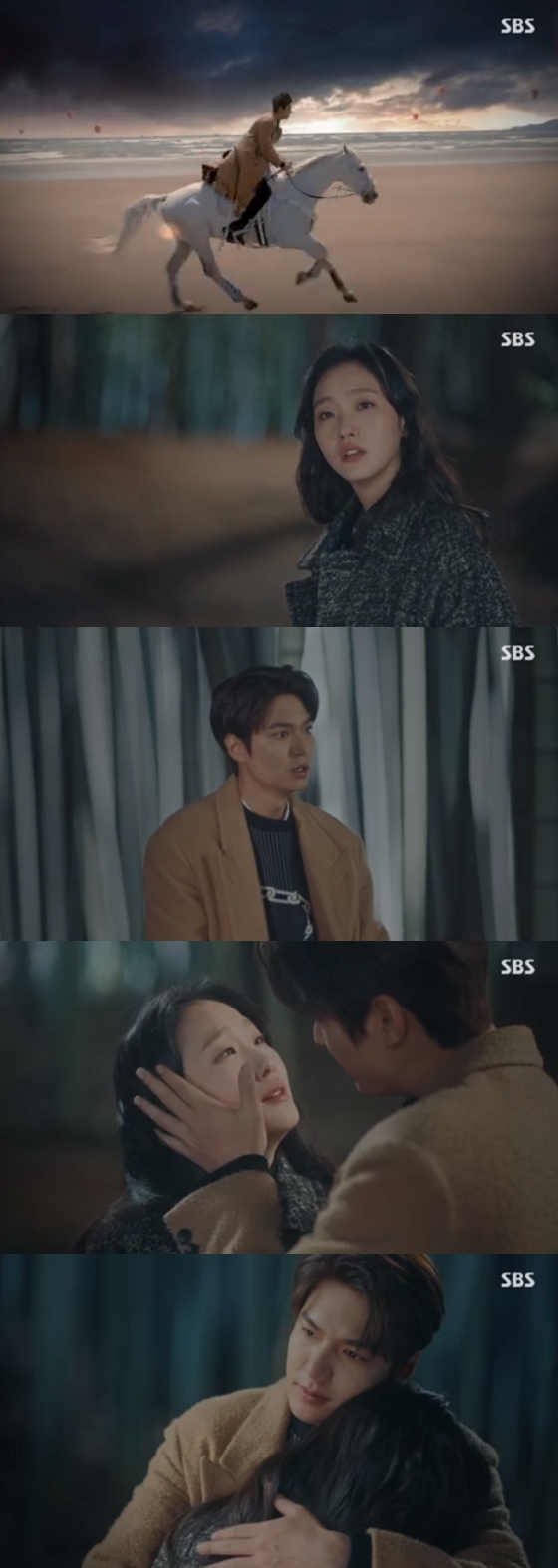 Kim Go-eun and Lee Min-ho do a grieving The Slap as they wept.In SBSs The King - Eternal Monarch broadcast on the 16th, Lee Min-ho and Kim Go-euns great Slap were released.On this day, Igon and Jung Tae-eul headed to bamboo forests with extreme longing.Jung Tae-eun, who laughed while looking across the bamboo forest with his eyes, looked at Lee, who appeared on Maximus, and was surprised to find his mouth.Jung Tae-eun, who discovered Igon, ran with tears that flowed down like an explosion and asked, Is it now? Is it really here?Igon hugged her and said, Not yet. I missed you so much. I was going to hear your voice.Lee and Jung Tae-eul were saddened by the longing of the longing to shed tears and continued to embrace the heartfelt embrace.