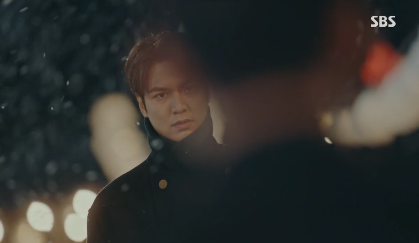 Lee Min-ho reunited with the inverted Lee Jung-jin over the years of 20 years.In SBS The King: Lord of Eternity broadcast on the 16th, Lee Min-ho and Lee Jung-jin were drawn face-to-face.In the past, Irim tried to kill the king Lee Ho (Kwon Yul-bun) and take the throne, but failed and left Korean Empire.Blue was predicted as Irim, who raised power in South Korea, returned to Korean Empire.Q. What is the aftermath of Lee Min-ho and Lee Jung-jins meeting to bring to The King?A. For now, positive. The confrontation between Igon and Irim only began in earnest. Their story was intense enough to mark the opening of The King.It should have been as dense and urgent as that, but it was treated like a lick all the time.By the ninth inning, Igon had faced Irim, who once asked the young Irim, Will the prince do his calling?Irim, who became an emperor, recalled this past and expressed his anger.What Igon learned from crossing the Korean Empire and South Korea is that Worlds time stops whenever the parallel World door opens.The return of Irim stopped the time of the Korean Empire, and Igon finally found him.The development of The King, which had stagnated with the audience rating due to the full-scale confrontation between the two, became more exciting.Q. The King of Crisis, do you think its possible to escape from the slump?A. Well, even though Im heading past the turnoff and toward the end, The King is hardly rebounding.The audience rating fixed at 8% is declining and stagnating, and expectations for Kim Eun-sook Magic are also fading.On this day, The King also exposed the weaknesses that caused the slump, but Jung-gu heating editing was the most representative, and it caused confusion by placing the previous eight endings in the middle of the play.In addition, the future video of 2022 will be filled with rice cakes without sufficient explanation, so it is difficult to introduce the middle and the remaining viewers will leave.Q. But you had to see something, didnt you?A. Of course. But theres still a character left. Among them, there were different performances of Joyoung and Eun-seop, played by Woo Do-hwan.Joyoung of Korean Empire and Eunseop of South Korea are characters of drama and drama.On this day, Lee ordered Eun-seop to become Joyoung, but Joyoung accepted Hwangmyeong even though he said it did not make sense.Eun-seop, who plays Joyoung with a stiff gesture to Korean Empire, was so funny. But one of the gags went off.