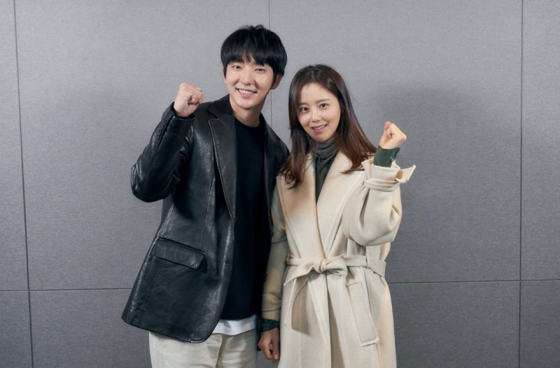 Actor Lee Joon-gi and Moon Chae-won breathe as a couple in TVNs new tree Drama Flower of Evil.The Flower of Evil side unveiled the Transcript Reading scene on the 18th.Kim Chul-gyu PD, Yoo Jung-hee, Lee Joon-gi, Moon Chae-won, Jang Hee-jin and Seo Hyun-woo attended.Lee Joon-gi expressed his aspirations that the flower of evil would be a work that will be remembered for a long time for viewers.Moon Chae-won also expressed his enthusiasm that he would do his best to show good acting as he met good works.Lee Joon-gi has played Baek Hee-sung, a man who has changed his identity by hiding his past.Lee Joon-gi showed coolness, warmth and extremes.Moon Chae-won split into a homicide Detective car support - a lovely wife and charismatic Detective, showing off her double charm.The back door showed a different effect of the Acting transform.The two couples, Chemie, made the scene hot, the official said. The delicate act of suspicion toward each other was tense, he said.The Flower of Evil is a tracing drama of the emotions of Baek Hee-sung (Lee Joon-gi), a man who changed his identity by hiding his brutal past, and Cha Ji-won (Moon Chae-won), a Detective wife who traces his past.It will be broadcasted first in July.