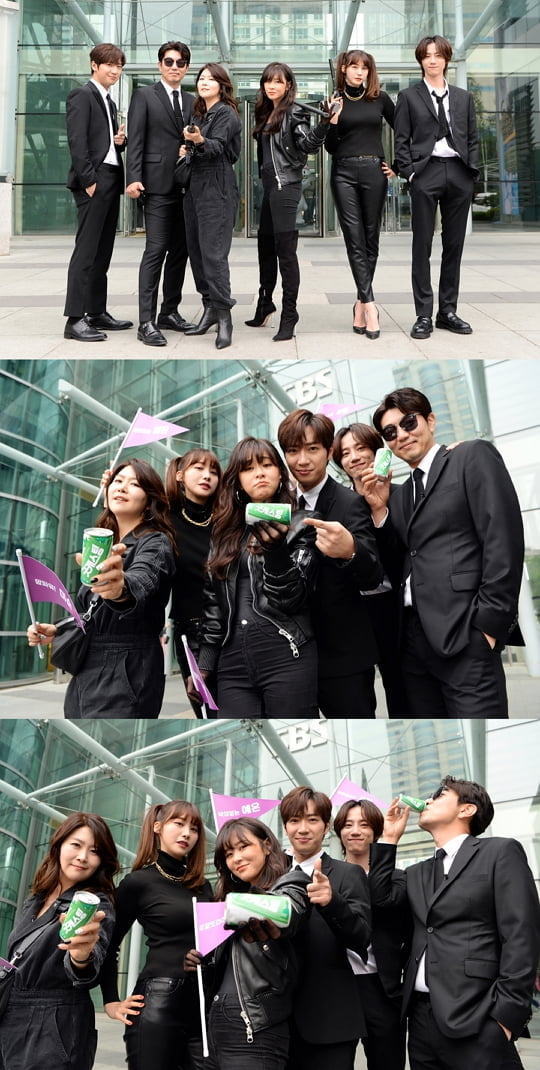 SBS Wall Street drama Goodcasting is a cider action comedy drama about the story of women who have been pushed out of the NIS and performing a camouflage infiltration operation.Starting with the best TV viewer ratings of 14.3% in the first broadcast, the story that repeats the reversal, the colorful scale of the action intelligence blockbuster, and the actors who are in love with the character are added, and they are showing their power to keep the first place in the monthly drama.In this regard, six Good Casting leaders visited the SBS Mok-dong divinct office at 10 am on the 18th (Mon.) and practiced an unusual committee to distribute cider to employees.In a live chat conducted before the Good Casting broadcast, Lee JunYoung put on a TV viewer rating committee saying, If you exceed 10% of TV viewer ratings, I will walk in the poster and walk the street.However, as the social distance was practiced with the new corona virus, it became difficult to proceed with outdoor events, and eventually the final opinion was gathered to follow the anti-virus rules and proceed with the event safely.Above all, Choi Kang-hee - Lee Sang-yeob - Yoo In-young - Lee JunYoung - Kim Ji Young - Lee Jong-hyeok gathered at the scene early in the morning, after measuring body temperature at the entrance of SBS Mok-dong disteinct office, It was.After that, they dressed in a black suit of spy style and divided into a perfect NIS agent with a radio, martial arts stick, and a gun, and they added warmth by bringing a cart full of cider like a cider action comedy and giving a warm greeting to the employees.The six main characters were divided into mens team and womens team, and they visited the office where SBS employees worked.First, Choi Kang-hee - Yoo In-young - Kim Ji Young wears a black agent costume in the poster and says, Hello.Goodcasting, he said vigorously, and each of them took a charismatic agent pose to focus everyones attention.The three people who laughed shamefully soon made everyone smile with the sense of giving out cool ciders around the staff.And the three people who went to the radio station went to the live TV Jang Ye-wons Cinetown and gave cheers to the host Jang Ye-won announcer and staff.Choi Kang-hee, who has been a radio DJ for a long time, looked around the radio station as if memories of the time came to mind and attracted attention with his face wet.Lee Sang-yeob - Lee JunYoung - Lee Jong-hyeok The three men who exploded Bromance Chemie also visited the SBS announcer team wearing a clean black suit.The three of them also handed out ciders to their employees and gave a lively greeting of Goodcasting and Cider! And asked some employees a direct question, How about our drama? And laughed at the faces of the employees.Finally, six actors gathered together to find a news studio.Lee Jong-hyeok entered the newsroom and recalled his memories of playing an anchor role in the drama he appeared in the past, and he was also pleased to see him.They watched the preparations of the news of Son Bum-gyu - Kim So-won anchor at noon, sent a lively cheering message, and all of them took a cider and took a commemorative photo to decorate the delightful - refreshing - exciting TV viewer ratings Committee.All the amazing records of being the number one monthly drama for three consecutive weeks are thanks to the great love of viewers.Thank you again, he said, and expressed his desire to please be more pleasant and refreshing in the future.Meanwhile, the TV viewer ratings committee site of Goodcasting will be detailed in the full-length entertainment midnight, which will be broadcast at 8:55 pm on the 20th (Wednesday).The 7th episode of Goodcasting will air at 9:40 p.m. on the 18th (tonight).