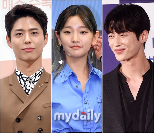 In the second half of 2020, TVNs new drama Youth Record, which is called the most anticipated work, will be co-produced with fan Entertainment and Studio Dragon.Fan Entertainment announced on the 18th that it signed a co-production contract with Studio Dragon for a youth record worth 14 billion won.Fan Entertainment aims to create innovative production and supply environments and produce high-quality content by establishing strategic partnerships with Studio Dragon.The Youth Record is a drama about the growth records of young people who try to achieve their dreams and love without despairing on the wall of reality.Actors Park Bo-gum, Park So-dam, and Woo-suk Woo-suk gathered to attract the attention of the industry and the public from the casting stage.It is a masterpiece drama in the form of pre-production, and it is in the midst of shooting ahead of broadcasting in the second half of this year.Director Ahn Gil-ho, who has been recognized for his performance, has written by Ha Myung-hee, who wrote The Temperature of Love and Doctors, and has completed a powerful production team.It is anticipated that the well-made drama will be born with a hot topic only by the release of the cast and production lineup, and it is already attracting hot attention not only in Korea but also overseas.In particular, Fan Entertainment is focusing on IP development and expansion of distribution platform, and it has laid the foundation for channel diversification through the Youth Record organized on tvN.It is a strategy to achieve synergies with solid channels and to diversify its sales line by starting this production contract, and to achieve business performance and profitability at the same time.We have been strengthening our partnership with Studio Dragon in earnest through the Youth Record, said Fan Entertainment. We will continue to continue to interact with Netflix and global OTT companies, including terrestrial, cable, and comprehensive programming channels, and plan to further expand our competitiveness and influence through platform diversification.