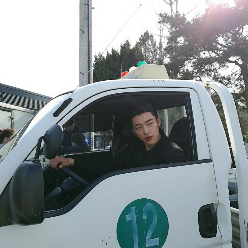 Actor Woo Do-hwan has released a pleasant shooting shots.Woo Do-hwan posted two photos and photos on his instagram on May 18, I tried to get a license instead.In the public photos, Woo Do-hwan is posing in front of the camera on board the Driving license test vehicle.Woo Do-hwan, dressed in a black suit, laughed as he performed a charismatic look in the drivers seat.In SBSs Drama The King: The Lord of Eternity, which aired on the 16th, Woo Do-hwan played Cho Young (Woo Do-hwan), who won the Driving license on behalf of South Koreas Cho Eun-seop.Lee Ha-na