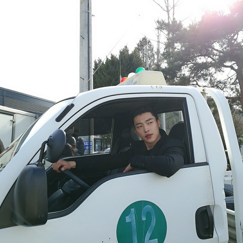 Actor Woo Do-hwan has released a pleasant shooting shots.Woo Do-hwan posted two photos and photos on his instagram on May 18, I tried to get a license instead.In the public photos, Woo Do-hwan is posing in front of the camera on board the Driving license test vehicle.Woo Do-hwan, dressed in a black suit, laughed as he performed a charismatic look in the drivers seat.In SBSs Drama The King: The Lord of Eternity, which aired on the 16th, Woo Do-hwan played Cho Young (Woo Do-hwan), who won the Driving license on behalf of South Koreas Cho Eun-seop.Lee Ha-na