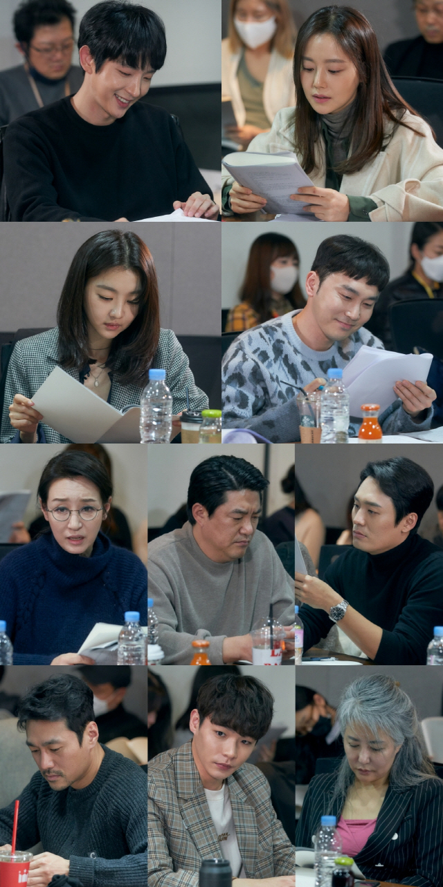 The Flower of Evil (directed by Kim Cheol-gyu/playplaywright Yoo Jung-hee/production studio dragon, monster union) airs in July, is a man who hid the brutal past and changed his identity, and a powerful Detective wife, Cha Ji-won (Moon Chae-won), who tracks his past, and two late people who stand before the truth that they want to ignore. The density sensibility tracker.In the Transcript Reading scene, which announced the start of the full-scale voyage, director Kim Chul-gyu of the luxury production between melodrama and thriller, writer Yoo Jung-hee, who is attracting attention with his solid writing power, Lee Joon-gi (Baek Hee-seong station), Moon Chae-won (Cha Ji-won station), Jang Hee-jin (Do Hae-soo station), Seo Hyun Actors, who believed in Woo (played by Kim Moo-jin), were all out and joined forces.Lee Joon-gi said, I want to leave it as a work that will be remembered for a long time for viewers. Moon Chae-won also expressed his enthusiasm that he would do his best to show good acting as he met good works.Actors, who exchanged greetings in a cheerful atmosphere, began to bloom properly with the opening of the evil flower, performing a hot performance that filled the dialogue and emotions that each person was immersed in the role and exchanged like Ping Pong.Lee Joon-gi, who was divided into a man who hid the past like a time bomb and even played love, completed the breathtaking tightrope of the extreme, coolness and warmth, and Moon Chae-won showed a different act of acting with the double charm of a loving wife and charismatic powerful Detective car support.Above all, if the two melodramatic couple Chemie made the scene hot, the delicate Acting, which is suspicious of each other, filled the scene with breathtaking tension.In this way, Actors, who are not too much of a luxury actor, such as Kim Ji-hoon, Choi Byung-mo, Son Jong-hak, Nam Ki-ae and Yoon Byung-hee, who have a changing spectrum of Acting, will join together to increase their immersion.It is said that the production teams ambitious aspiration to make it impossible to let go of the tension as the additional impact figures continue to appear until the middle and late.In addition, the four-color, four-color, four-color, three-color, four-color, three-color, three-color, three-color, three-color, three-color, three-color, three-color, three-color, three-color, three-color, three-color, three-color, three-color, three-color, three-color, three-color, three-color, three-color, three-color, three-color, three-color, three-color, three-color, three-color, three-color, four-color, four-color, four-color, four-color, three-color, three-color,It will be broadcast first in July.