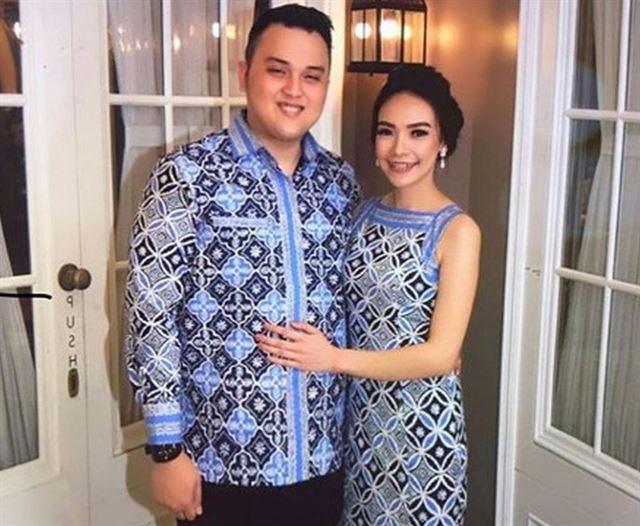 코로나19와 싸우다 숨진 인도네시아 의사 마이클 로버트 마람페씨가 생전 마지막에 올린 약혼자와 함께 찍은 사진. 인스타그램 캡처