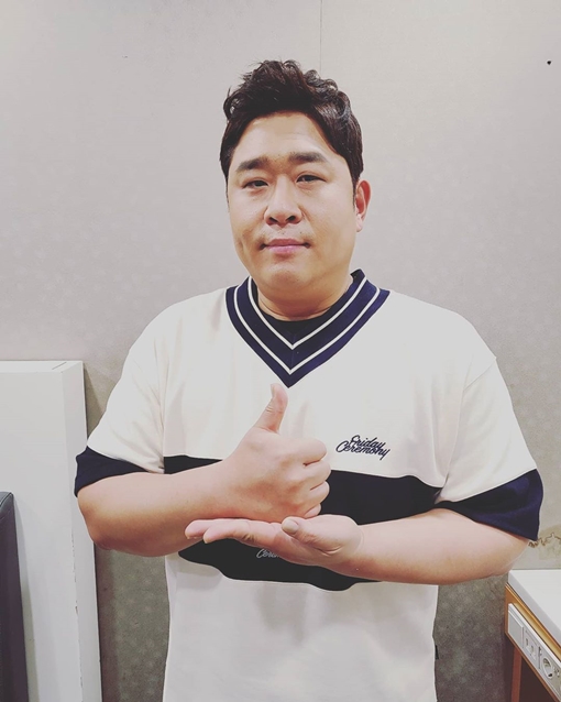The Comedian Mun Se-yun joined the Lindsey Vonn.Mun Se-yun posted a picture and article on his Instagram account on Wednesday.Mun Se-yun posted a message saying, Cultwo Taegyun has come together thanks to his brother and Friend Boom. He announced his participation in the Lindsey Vonn.Finally, Mun Se-yun named Kim Dong-hyun, actor Yoon Hyun-min, and singer and composer Yoo Jae-hwan as the next Lindsey Vonn runners.In the photo released together, Mun Se-yun is staring at the camera with a sign language movement that means respect and pride.On the other hand, Mun Se-yun is appearing on tvN entertainment Start of Health, Body Dialogue.