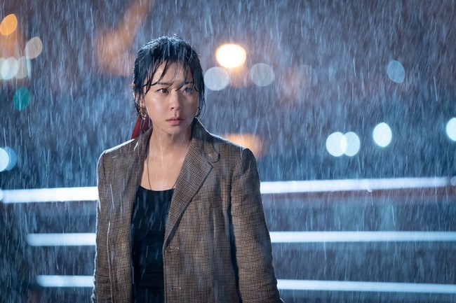 Goodcasting Choi Kang-hee presents another hot sight by showing Bloody Fight, which has a previous intense action sequence.SBS Wall Street drama Goodcasting (playplayplay by Park Ji-ha/director Choi Young-Hoon) is a cider action comedy drama about the story of women who were pushed out of the NISs current position as they conducted a camouflage infiltration operation.Choi Kang-hee plays the role of Baek Chan-mi, a black agent of the NIS who has the worst personality but the best ability, and has been well received as a rediscovery of Choi Kang-hee, perfecting not only delicate emotion but also luxury cider action.In this regard, Choi Kang-hee is expected to overwhelm the attention of Choi Kang-hee in the 8th Goodcasting episode, which will be broadcast on May 19th, by launching an end-to-end showdown that explodes another action instinct and rushes into the naked body.In the drama, a late night when a white rice is raining, a scene that confronts someone in Busan.Baek Chan-mi uses an umbrella in a pouring raincoat and stands silently and looks at his opponent as if he is killing his opponent.As if it does not matter about heavy rains, without any protective equipment or weapons, it is increasing tension by dealing with a large monster who is twice the size of a broken Jangwoo mountain.What is the reason why Baek Chan-mi has found Busan with the pain of losing his colleague again, who is the man who came to Busan far away after Baek Chan-mi, and the reason and result of the Bloody Fight in the rain is amplified.Choi Kang-hees Bloody Fight scene was filmed last year in search of the coastal pier of Hangdong, Jung-gu, Incheon.Choi Kang-hee has been constantly moving and relaxing since arriving at the scene.I took the script and talked with Choi Young-Hoon about the scene for a long time and was ready for full preparation.Then, when the filming began in earnest, Choi Kang-hee was fully applauded by the scene, fully digesting the intense action scene with the water pouring from the sprinkler.In particular, Choi Kang-hee was impressed by the fact that he was fine to the staff who were worried about his physical condition due to the long water stream, but rather the caring figure of taking the opponent Actor first.bak-beauty