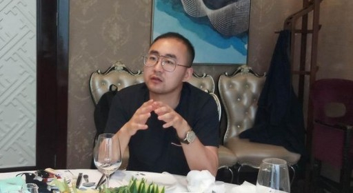 다큐멘터리를 만드는 "다큐인" 이미지