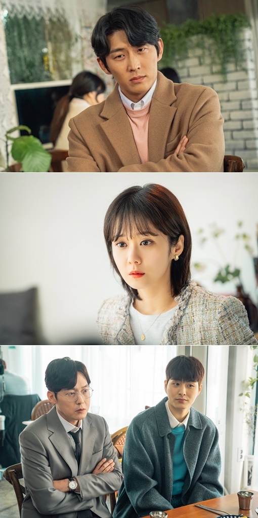 TVN Oh My Baby Driver Jang Na-ra, Go Joon, Byeong-eun Park, Information Health have a dizzying lion face-to-face.The TVN tree drama Oh My Baby Driver (played by Noh Seon-jae/directed by Nam Gi-hoon) unveiled the images of Jang Na-ra (Jang Ha-ri station), Go Joon (Han I-sang station), Byeong-eun Park (played by Yoon Jae-young) and Information Health (played by Choi Jang-chok), which gathered together ahead of the broadcast on May 20.This is the first time that four people have gathered together in one place, so curiosity is amplified in the unexpected lion face.A breathtaking tension flowing between the open steel Jang Na-ra, Go Joon, Byeong-eun Park, and Information Health tightens the heart.Especially, Jang Na-ras eyes looking at the three men are filled with the curiosity of the viewer who feels the unusual energy.To create a strange tension that penetrates everything of the three men.In addition, the different expressions of Go Joon, Byeong-eun Park, and Information Health and the different atmosphere of temperature stimulate curiosity.Go Joon is pondering the meaning of Jang Na-ra eyes, while Nam Sachin Byeong-eun Park is suspicious, while Yong Hae Nam Information Health is puzzled.Through the first lion face with Jang Na-ra, three men who have been in an unexpected situation give each other a meaningful look and give a strange tension.In addition, the four people who seem to be spreading the eye-to-eye battle are tense as if they are riding a thumb, and the romance tension of the epileptic men and women is fully contained.In the meantime, Jang Na-ra and Go Joon continue to have a fateful relationship after the first meeting like a bad relationship, and Jang Na-ra, Go Joon, and Byeong-eun Park gave a laughing bomb to the first row of the room by fighting in the rain.Moreover, Jang Na-ra said, I do not marry.While declaring an extraordinary speeding of childbirth, I want to have a child, attention is focused on why their face-to-face encounters are made and what developments this face-to-face will bring to Oh My Baby Driver.emigration site