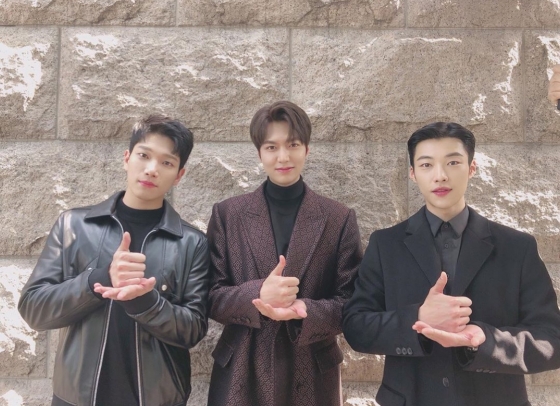 Actor Lee Min-ho joined Woo Do-hwan and Kim Kyoungnam in Lindsey Vonn thanks to it.Lee Min-ho posted a photo of her instagram on the 21st with Woo Do-hwan and Kim Kyongnam posing with a thumbs up.Lee Min-ho said: I am deeply grateful and respected for the dedication of many medical staff, firefighters and volunteers who are working for the health and safety of the people from COVID-19.I will pray for their health and safety. I hope that many people will work together to wash their hands, wear masks, and keep their lives in order to prevent the effort from being in vain.I could not wear a mask because I was in the shooting scene. Finally, Lee Min-ho said, I was followed by Park Bo-young; I was with my fellow actors on the spot without a point.I am always happy, he said, revealing his friendship with Woo Do-hwan and Kim Kyoungnam.Lindsey Vonn is a workout that thanks medical staff fighting COVID-19.It is a participatory movement that puts a sign language motion picture or video, which means respect and pride, on SNS with hashtag and points out the next runner.