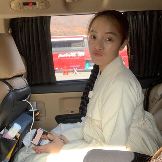 Actor Hwang Bo Ra has announced a special appearance for Drama Pairs gloves sports car.Hwang Bo Ra wrote on his Instagram account on Monday: Come in today for a soaking.Hwang Bo Ra posted a Hashtag called #Pairs gloves sports car # Chunhyangi and asked for a special appearance of Drama Pairs gloves sports car.The photo shows Hwang Bo Ra waiting in the car.In the photo, Hwang Bo Ra is wearing a suit and has a braided head hanging on one shoulder.Hwang Bo Ra, who looks at the camera with his lips out, is cute, and hopes are gathered for the appearance of Chunhyang, a woman to show Hwang Bo Ra.Hwang Bo Ra appeared as Shim Yumi in the recent SBS drama Hiena.Photo = Hwang Bo Ra Instagram