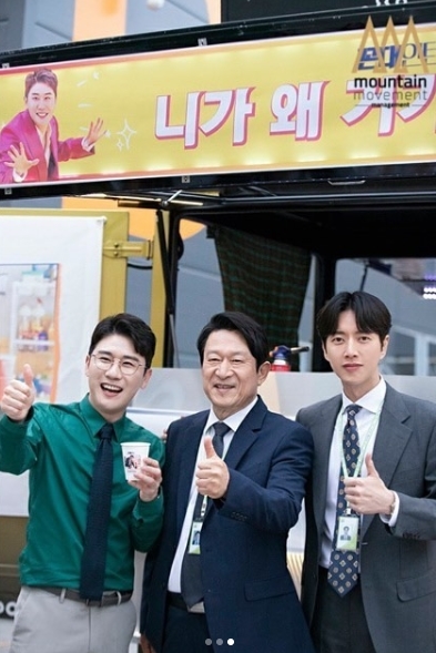 ..Kemie the same ageActor Park Hae-jin and singer Young Taks Lame Intern shooting behind-the-scenes cut has been unveiled.On May 22, Actor Park Hae-jin official Instagram said, Thanks to Young Tak, who played a wonderful act, I was fun ~ I would like to express my gratitude to Lim Young-woong and Mr. Trotman on behalf of all the Lame International team.Thank you. The photo shows Park Hae-jin and Young Tak posing affectionately on the MBC tree drama Lame Internet.The warm chemistry of Park Hae-jin and Young Tak, who are 83 years old, is impressive.Park Hae-jin Kim Eung-soo Young Tak, who is raising his thumb in front of a snack car, also catches his eye.kim myeong-mi