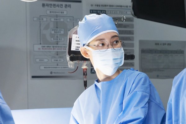 Shin Hyun-bins surgery behind-the-scenes cut, which is a big role as the third year of Surgeon The Resident in TVN 2020 Mokyo Specials Sick Doctor Life, is being revealed and is drawing attention.The Resident, who took the first stride, added confidence in Character with his dense eyes and made it peak in the hearts of viewers cheering Shin Hyun-bin.In addition, he made a deep impression by delicately drawing the process of growing one step by one as a good doctor.Expectations are high for Shin Hyun-bins all-weather performance, which will continue to the end of his sweet doctor life, which leaves only one time.