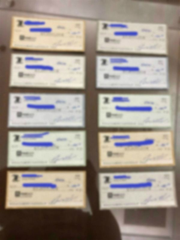 한 독지가의 기부로 미국 애틀랜타 교포 23명에게 지급된 1500달러 짜리 수표들(사진=애틀랜타K 제공)