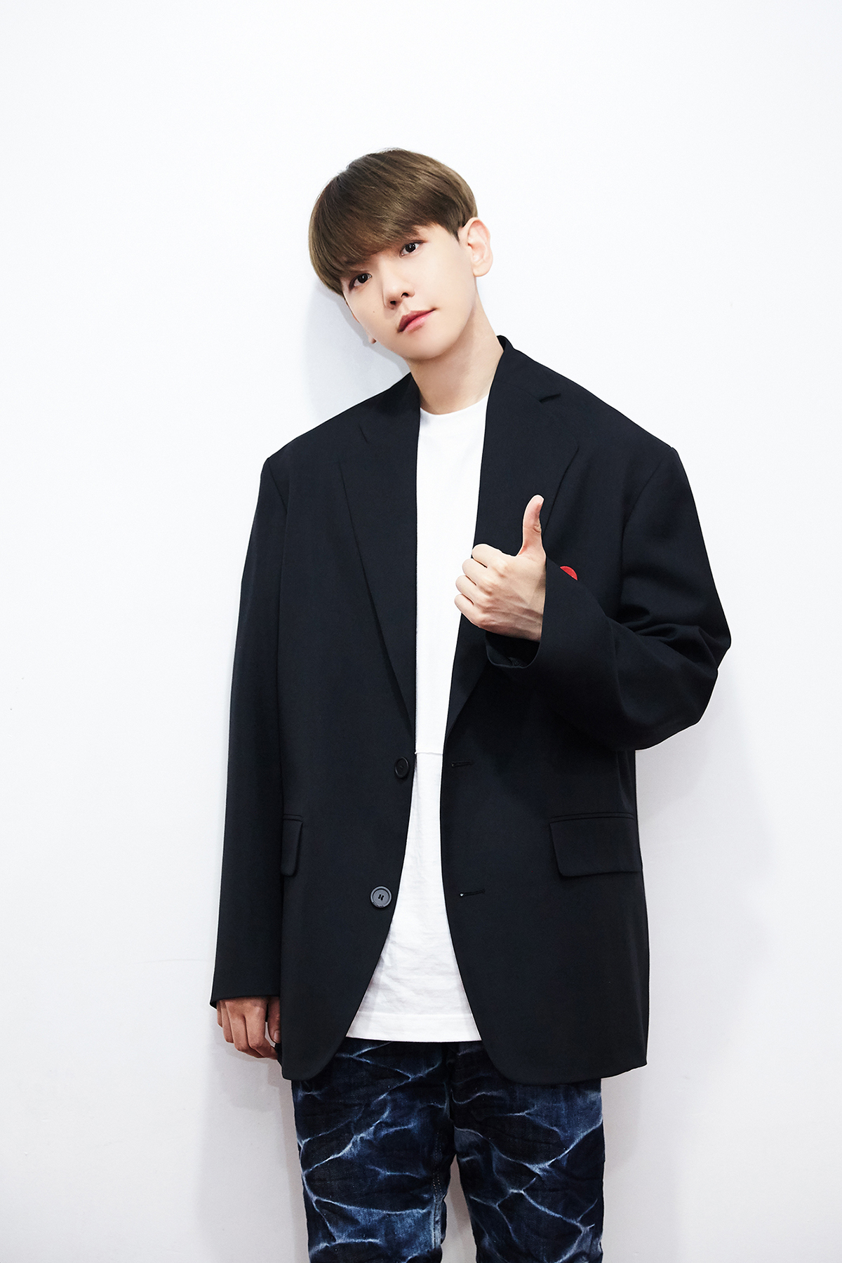 EXO Baekhyun (a member of SM Entertainment) will make a comeback today (25th) with her new Solo album Delight (Delight).Baekhyuns second Mini album Delight will be released on various music sites at 6 pm today, and the title song Candy (Kandy) music video will also be released simultaneously through YouTube and Naver TV SMTOWN channels.Before the release, the new album Delight has gained a lot of attention by exceeding 730,000 pre-orders, and Baekhyun has announced the story and goal of the new song before the full-scale activity.The following is a solo album released about 10 months after the first mini album, QA. Q1. What about the comeback testimony?- I am very nervous as I am returning to the Solo album for a long time, but I am happy to think about the fans who waited for my album.Q2. Introduce the second Mini album Delight.- Delight means joy in the dictionary sense, and I wanted to give joy to many people through this album.(Laughing) And as I had the superpower of Light in EXO, I wanted to put light in the album name, but I decided to give Delight to give City Lights, which was Solos debut album, and the following Feelings.There are a total of 7 songs in various atmosphere including the title song Candy.Q3. What song is the title song Candy? What if there is an appreciation point?- Candy is a trendy R & B song, and I likened the various charms and appearances I have to Kandy of various flavors.If you look closely, there are many sensual and sensible expressions that show taste like adult cinnamon, a little funny mint, so this part seems to be an appreciation point.Q4. Candy is a song that likens the charm of Baekhyun to candy, and what flavors do you think best?- Ill try it with a sweet, sour strawberry flavor. I personally like strawberries. (Laughs)Q5. This Candy stage also features performance, which choreography is especially concerned about?- This performance was with Kasper, a choreographer and my longtime friend, who used to tell me about the usual dances.Candy is a very trendy Feelings song, so it melted the hip movements that are gaining popularity globally in performance according to the song style.I was especially concerned about choreography in the chorus.Q6. What was the reaction of EXO members who heard the title song Candy?The members cheered for the song, saying, I love it. The guardian and the chan-yeol also came to the music video shooting scene and gave me great strength. (Laughing)Q7. From the first Solo album to this album, we are introducing the R & B genre. What if there is a genre that I want to try Top Model in the future?- I would like to try Top Model in the rock ballad genre after a little more time.I am listening to various genres of songs these days, and I personally thought that the rock ballads have a great deal of luck.Q8. What if you pick Delight that makes Baekhyun enjoyable these days?- Apology! (Laughing) Nowadays, I try to eat apples at my first meal every day.I do not think I have much health so far, so I am living to improve my immunity and to take care of my health.Q9.With his debut album, he has achieved good results such as # 1 sales of Solo Singer albums in 2019, Golden Disc Awards record category, # 1 in 66 regions around the world on iTunes top album charts. What if he wants to achieve this album?iMBC  Photos