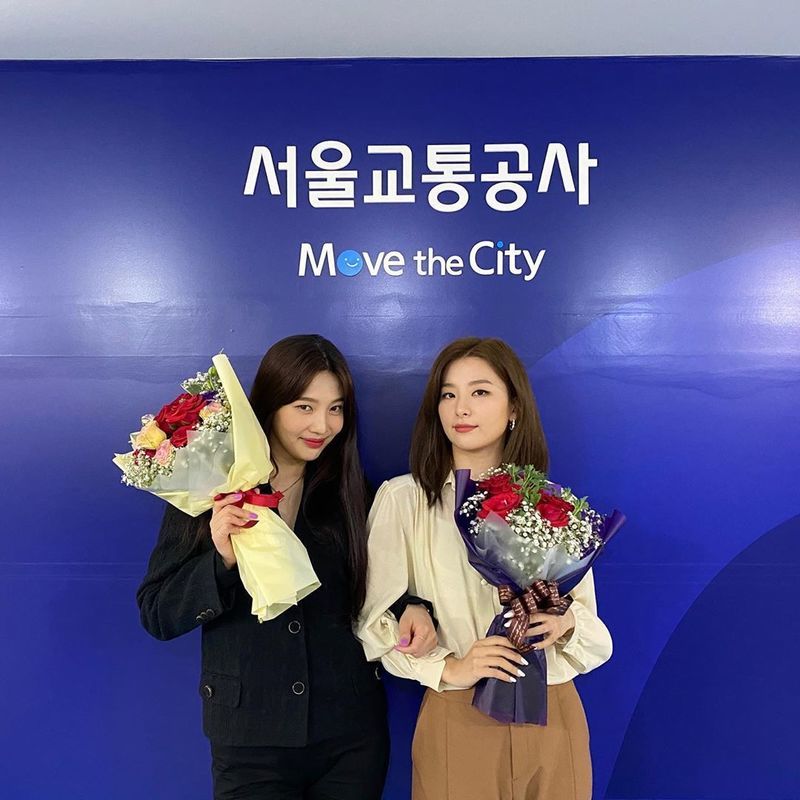 Group Red Velvet members Joy and Seulgi expressed their feelings of participating in the Seoul Metro subway announcement.On May 25, Red Velvets official Instagram said, I am participating in the Seoul Transportation Corporation announcement for the safety and etiquette of the subway.Its a big Honor because you can do Talent Donation on meaningful things.I hope everyone will be safe and happy on the subway, and have a good day today. Joy and Seulgi in the public photos are smiling brightly with bouquets of flowers. Photos taken in a friendly pose with Kim Sang-bum, president of Seoul Transportation Corporation, were also released.Meanwhile, group Red Velvet, which Joy and Seulgi belong to, released the repackaged album The ReVe Festival Finale last December.Park Eun-hae