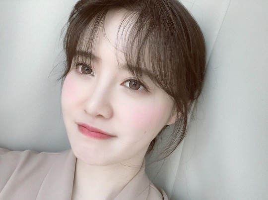 Actor Ku Hye-sun boasted of her still-beautiful look.Ku Hye-sun released the photo on the 24 Days Instagram; the photo showed Ku Hye-sun staring at the camera.Ku Hye-sun, who has perfect hair, makeup, etc., is smiling and attracts Eye-catching.Especially transparent ceramic skin and a clean atmosphere attract Eye-catching.Ku Hye-sun is active in opening exhibitions last month.Photo Ku Hye-sun SNS
