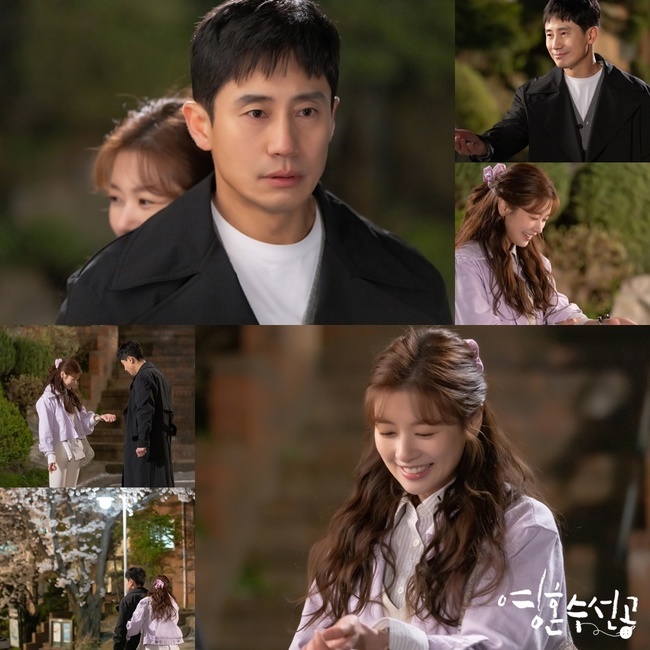Shin Ha-kyun, Jung So-mins Back Hug Ending undisclosed cut has been released.KBS 2TV Tree Drama Young Hon Soo Seongong (played by Lee Hyang-hee / directed by Yoo Hyun-ki) released a still cut on May 26th featuring the scene of Back Hug by Lee Si-jun and Han Space (Jung So-min), which are ending 11-12 times.In the last 11-12 episodes, Space, who knew that Space was a boundary personality disorder, began to open the door again with Spaces Healing Book Dance.Then, asking Space for theater therapy, the two men recovered their relationship by resuming theater therapy for voyeurism patients.At the end of the broadcast, the collimator thanked Space and surprised Space by presenting a hand bracelet.Space was delighted with the unexpected gift and said, Please fill it! And the collimator filled Spaces wrist with a hand bracelet.Space then revealed his favorite feelings with the sudden Back Hug to the returning collegator, and the embarrassed collegator made the ending and raised expectations for their romance.Among them, the undisclosed cut showed a picture of a bright smile and a space, exchanging a hand bracelet gift in front of the house of Space where cherry blossoms are full.Space, which is thrilled by the unexpected gift, caught the eye with the combination of the sight of the collimator that caused the passion earthquake and the cherry blossom scenery that sparkled their appearance.emigration site