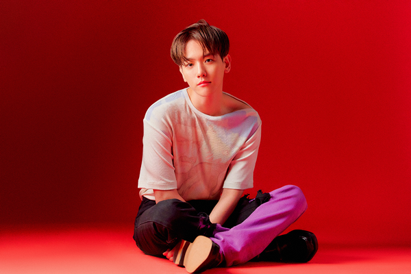 EXO Baekhyun has proved a powerful Solo Power: its new album Delight (Delight) title song is sweeping the top of various music charts at the same time as it is released.The second Mini album title song Candy, released at 6 p.m. on the 25th, is ranked #1 in real time on various music charts such as Melon, Genie, Vibe and Momople as of 7 a.m. on the 26th.In addition, songs such as Bungee (Bungee) and Love Again (Love Again) also took the top spot on the chart, confirming the hot popularity of Baekhyun.The album, which collected more than 730,000 copies of pre-order volume, sold more than 620,000 copies on the first day of release.Shinnara Records, Yes24, Kyobo Bookstore, and other music charts were also the top of the day.Baekhyun has been on the top of various charts for each music that has been performing various activities as well as EXO activities as well as units and Solo, and has proved to be a vocalist who believes and listens.