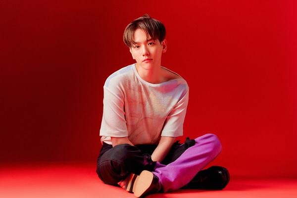 EXO Baekhyun has proved its powerful Solo power: the new album Delight (Delight) title song is sweeping the top of various music charts at the same time as it is released.The title song Candy, the second mini-album title song of Baekhyun released at 6 p.m. on the 25th, is ranked #1 in real time on various music charts such as Melon, Genie, Vibe and Momople as of 7 a.m. on the 26th.In addition, songs such as Bungee (Bungee) and Love Again (Love Again) also took the top spot on the chart, confirming the hot popularity of Baekhyun.The album, which collected more than 730,000 copies of pre-order volume, sold more than 620,000 copies on the first day of release.Shinnara Records, Yes24, Kyobo Bookstore, and other music charts were also the top of the day.Baekhyun has been on the top of various charts for each music that has been performing various activities as well as EXO activities as well as units and Solo, and has proved to be a vocalist who believes and listens.