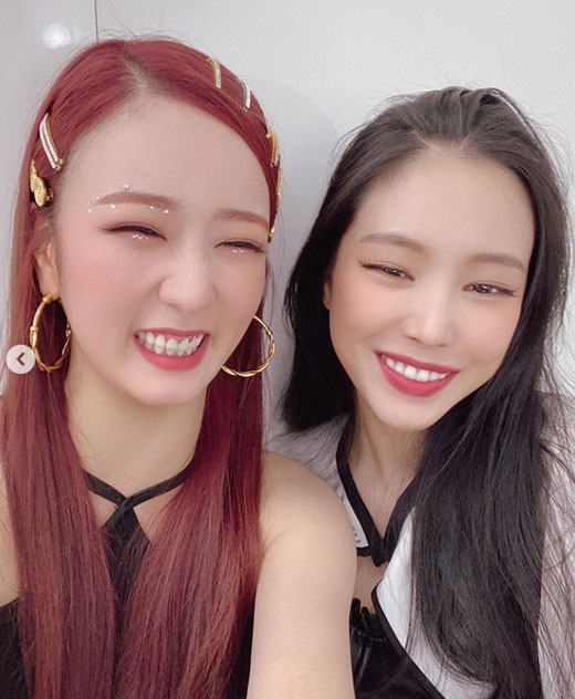 Members of girl group Apink, Yoon Bomi and Son Na-eun, boasted their best looks.On the 26th, Yoon Bomi posted a number of photos on his personal Instagram with the article I want to eat dinner well and # dinner #In the open photo, Yoon Bomi is making various facial expressions with a close contact with Son Na-eun. Especially, the superior beauty and the two chemi are attracting attention.The netizens who watched this showed various reactions such as My sisters are so beautiful, I am unconditionally shooting and I am smiling happily.On the other hand, Son Na-eun is currently appearing on MBC drama Would you like to eat dinner together?, and Yoon Bomi performed on web drama I will love you instead.