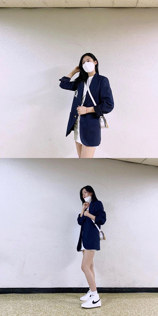 Seolhyun of group AOA reported on the latest situation.Seolhyun posted a photo on her Instagram page on Wednesday.In the open photo, Seolhyun is wearing a mask and completing a neat fashion with a jacket and skirt.Beautiful looks and lovely atmosphere that are not covered by Seolhyuns Mask attracts attention.On the other hand, the group AOA to which Seolhyun belongs was active last year as Come to see me.Photo: Seolhyun Instagram