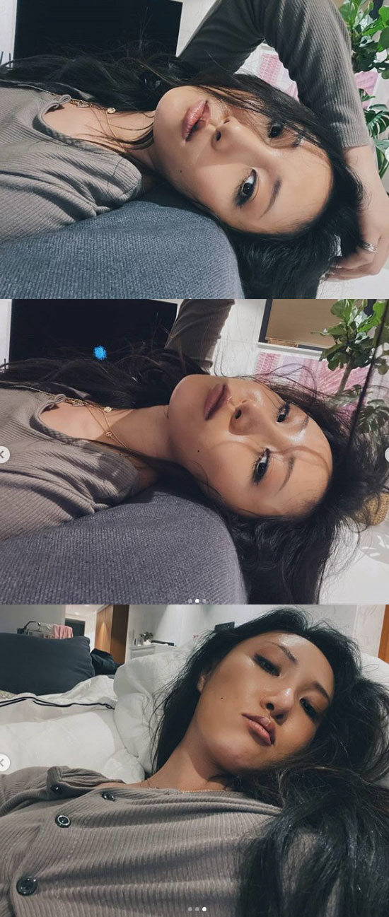 MAMAMOO Hwasa has shared a glamorous routine.On the 28th, Hwasa boasted a fatal charm through his Instagram.The photo released shows Hwasa lying comfortably staring at Camera.Hwasa, who catches his gaze with his unique chic yet sexy eyes, captures his heart with a deadly charm.Meanwhile, Hwasa is appearing on MBC entertainment program I Live Alone and released last months SBS gilt drama The King: The Monarch of Eternity OST Orbit.