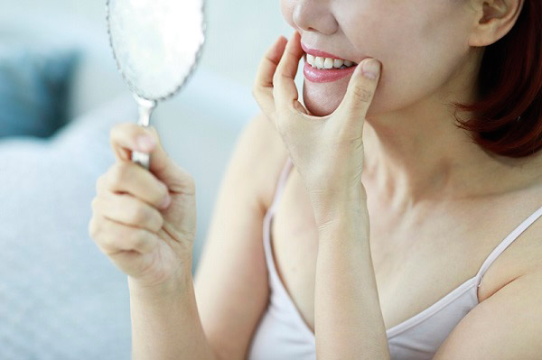 치아는 쉽게 변색되고, 한번 변한 치아는 양치질이나 스케일링 등으로 다시 되돌리기가 어렵다./클립아트코리아 제공