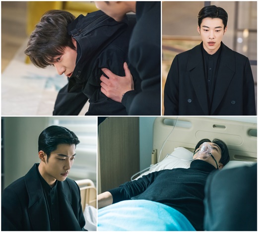 SBS gilt drama The King - Monarch of Eternity (played by Kim Eun-sook directed by Baek Sang-hoon and Jung Ji-hyun) Actor Lee Min-ho and Woo Do-hwan are put in the Danger.In the last 12 episodes, Lee Min-ho was shocked when a burning mark like himself appeared from Korean Empire Prime Minister Koo Seo-ryong (Jung Eun-chae), who had been in the dark since the media play that highlighted the frequent outing of the Empire as a problem.Woo Do-hwan, who was in Korea, also witnessed a person with the same face as the Korean Empire Guseoryeong at a cafe in Ming Dynasty (Kim Yongji), and was shot by questioners with suspicion.Lee Min-ho and Woo Do-hwan were caught in the scene of the Empire attack Danger, which was hit by shock and fear.A scene where the contrast finds Lee, who was suddenly attacked in the play.Igon, who is in a serious condition due to the attack, is being taken to the hospital and is wearing Oxygen mask without being able to get his mind.Here, the contrast watching the dragon with a worried expression is raising the dangerous man Danger by giving a look of despair as if the sky is falling down.I am wondering who is the person who threatened the life of Korean Empire Empire Empire Egon and what will happen to the ganger and the contrast.The production company, Hwaan Dam Pictures, said, Lee Min-ho and Woo Do-hwan are transformed into the Captain of the Empire and the Imperial Guard, respectively, and show the true soul mates appearance.I hope you will be surrounded by heart-chugging tension. 10 p.m. on the 29th.