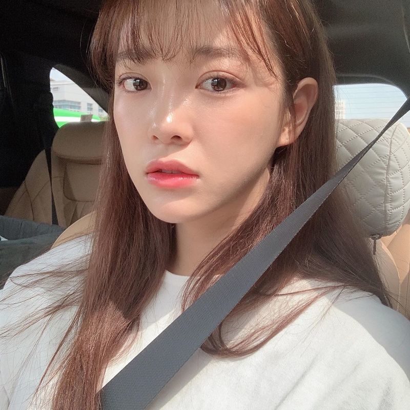 Kim Se-jeong gave a selfie after a long time.Kim Se-jeong, a member of the group group, uploaded a photo on his instagram on May 28 with the phrase Im sorry Ill see you soon after returning in a long time.Kim Se-jeong in the photo is showing off his eyes in the vehicle, and he showed off his Beautiful looks in his pale makeup and thrilled fans.Han Jung-won