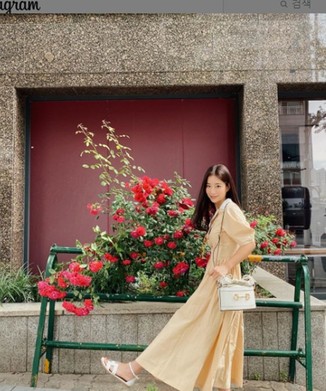 Actor Ki Eun-se has reported on the latest situation.Ki Eun-se posted a photo on May 28 on her personal instagram with an article entitled Way to work this morning; Roses are pretty.Ki Eun-se in the photo is wearing a dress and leaving a Way to work certified photo with a bright Smile.park jung-min